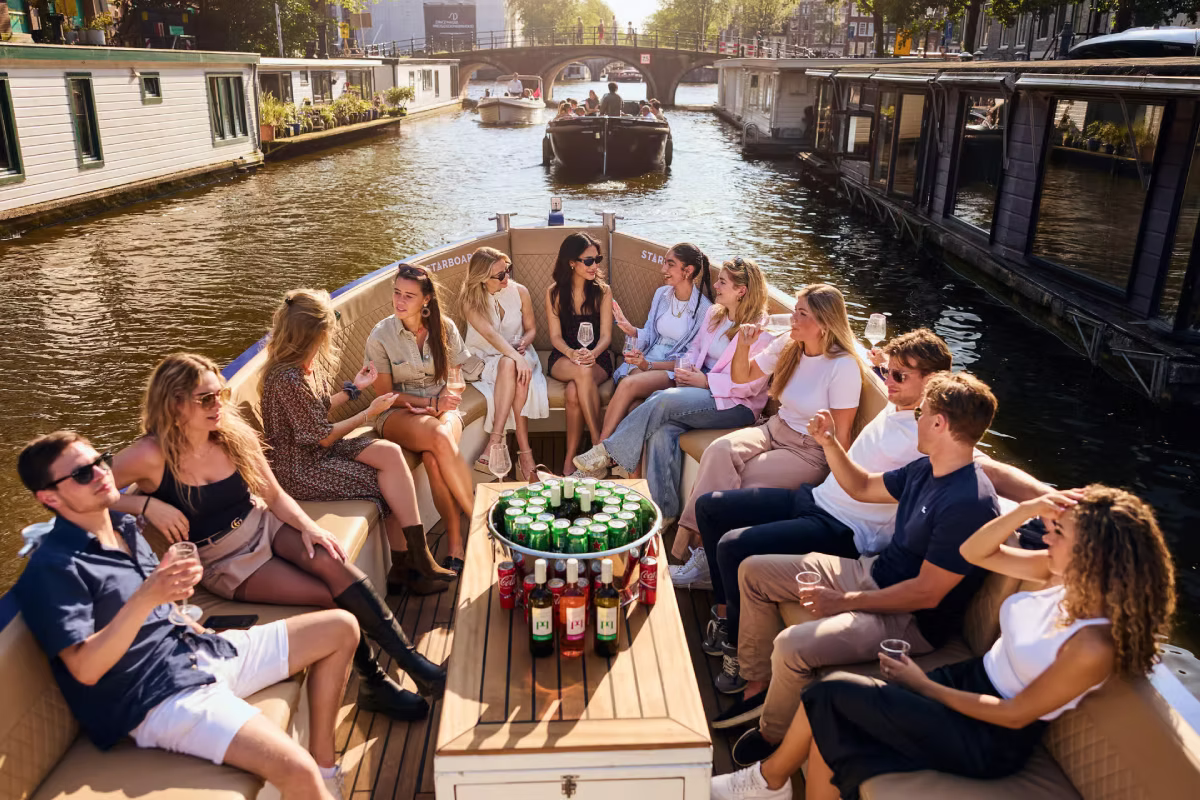 amsterdam-open-canal-cruise-drinks
