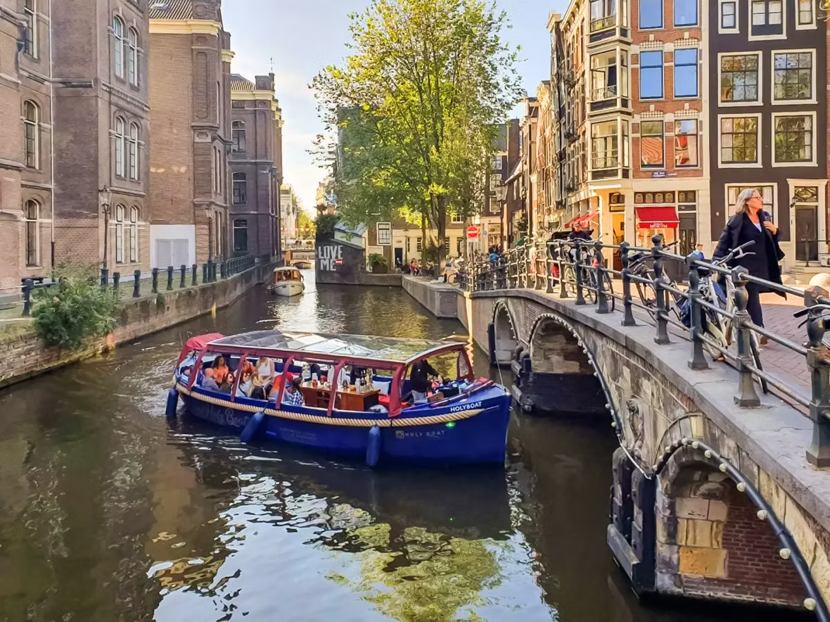 amsterdam-small-canal-cruise